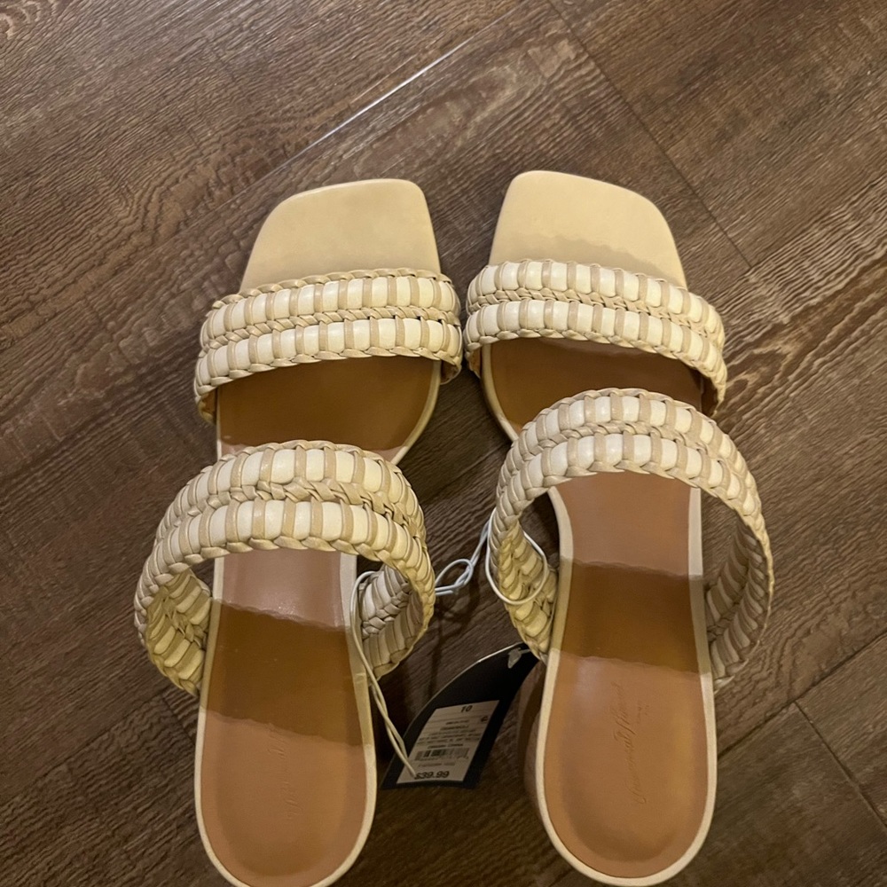 Universal Thread slide ins… Tan color size 10